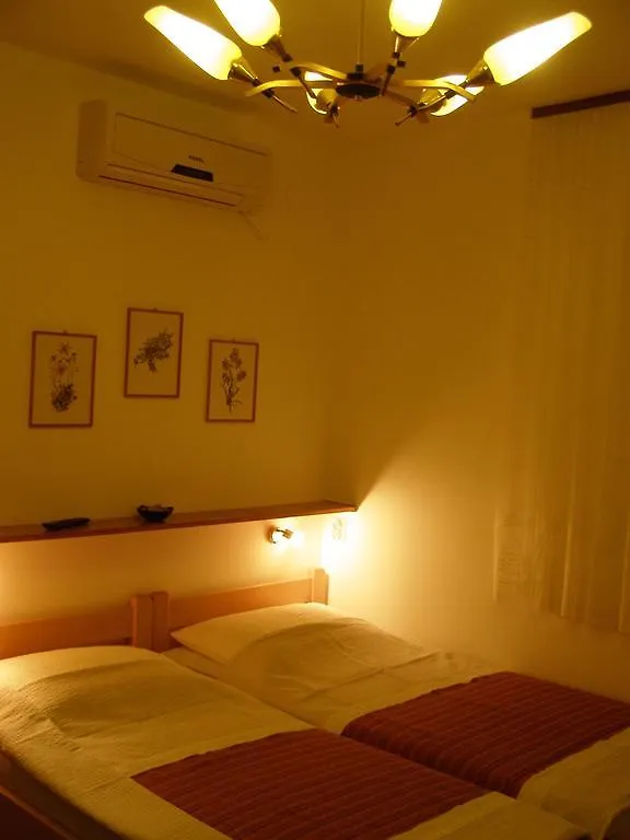 קרק Apartments Dunoti 0*,