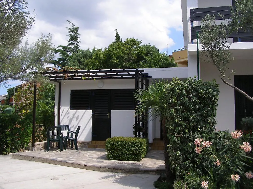 קרק Apartments Dunoti
